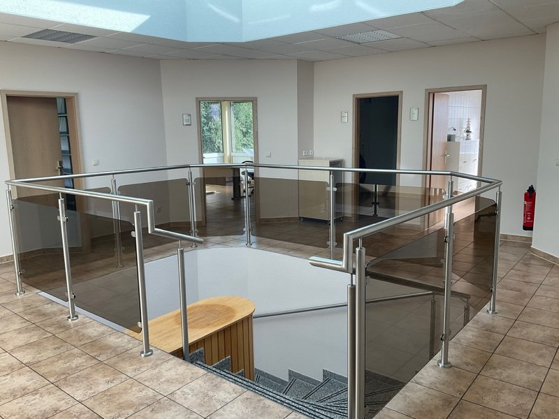 Hier ist Ihr neuer Firmensitz! - möbliertes Bürogebäude in Gransee