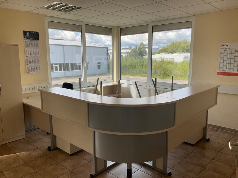 Hier ist Ihr neuer Firmensitz! - möbliertes Bürogebäude in Gransee