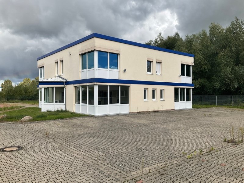 Hier ist Ihr neuer Firmensitz! - möbliertes Bürogebäude in Gransee