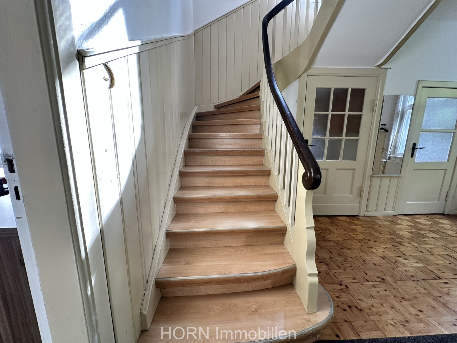 Malerisches Einfamilienhaus auf waldähnlichen Grundstück mit Zugang zum Rhin 