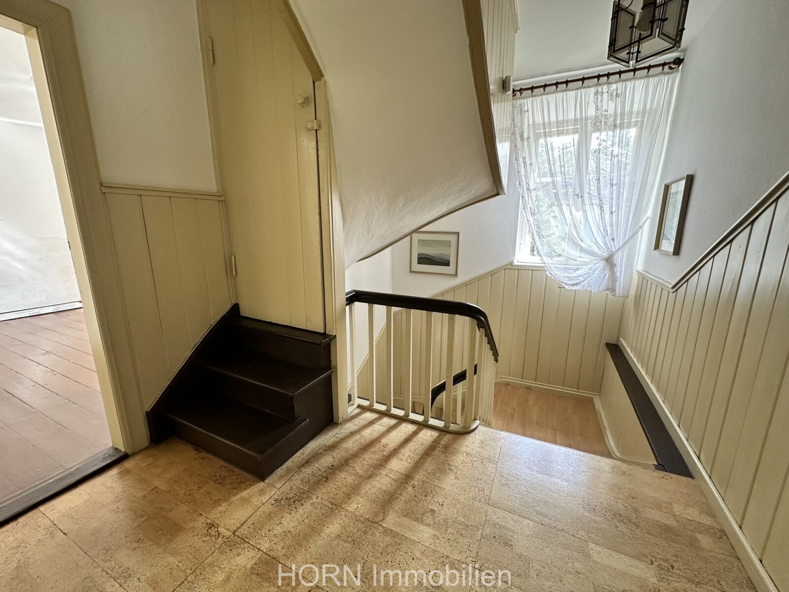 Malerisches Einfamilienhaus auf waldähnlichen Grundstück mit Zugang zum Rhin 