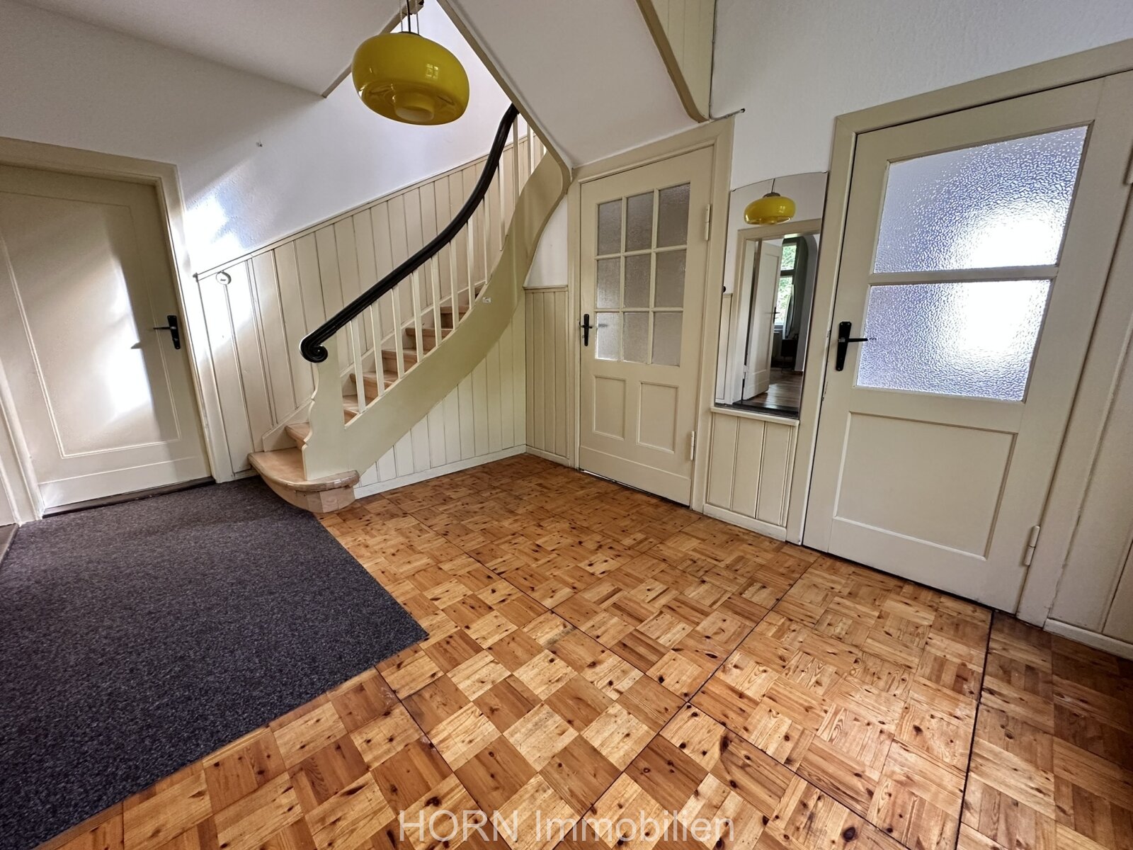 Malerisches Einfamilienhaus auf waldähnlichen Grundstück mit Zugang zum Rhin 