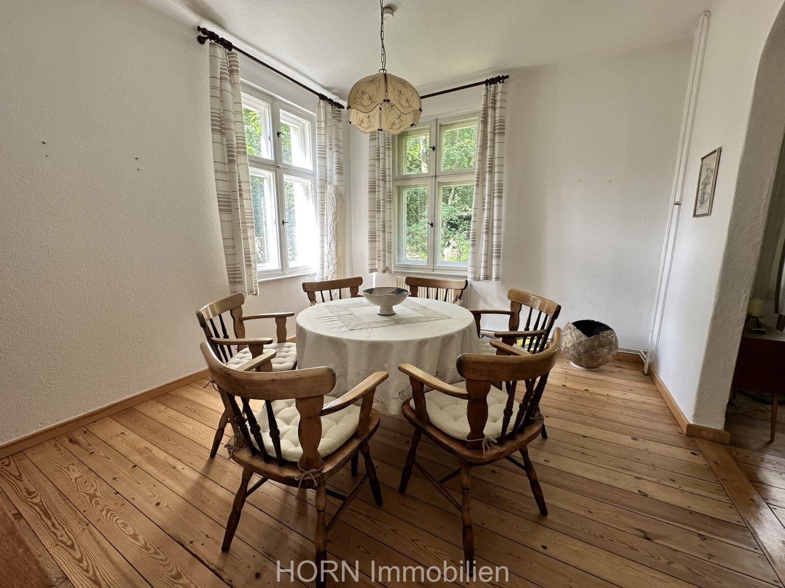 Malerisches Einfamilienhaus auf waldähnlichen Grundstück mit Zugang zum Rhin 