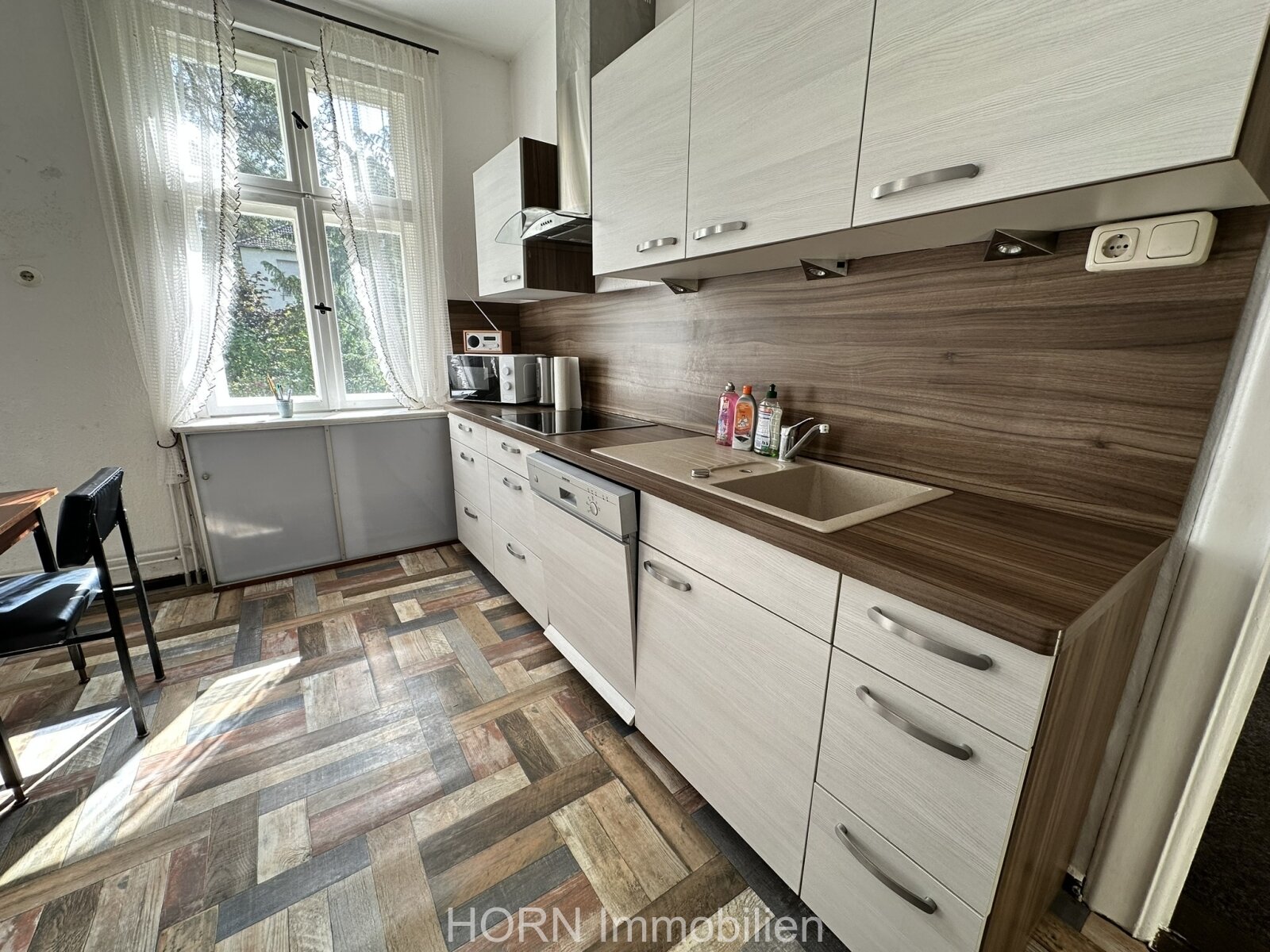 Malerisches Einfamilienhaus auf waldähnlichen Grundstück mit Zugang zum Rhin 