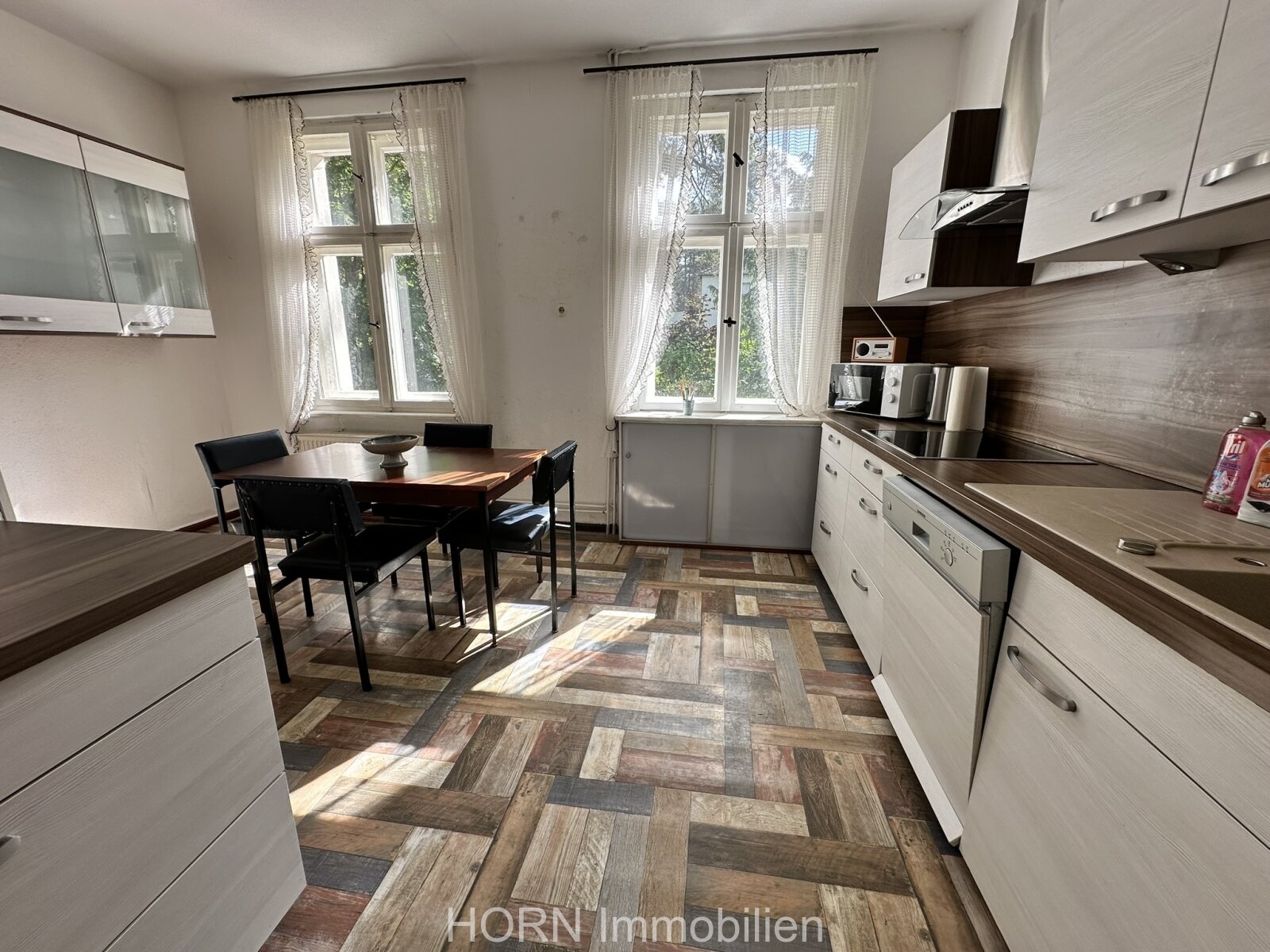 Malerisches Einfamilienhaus auf waldähnlichen Grundstück mit Zugang zum Rhin 