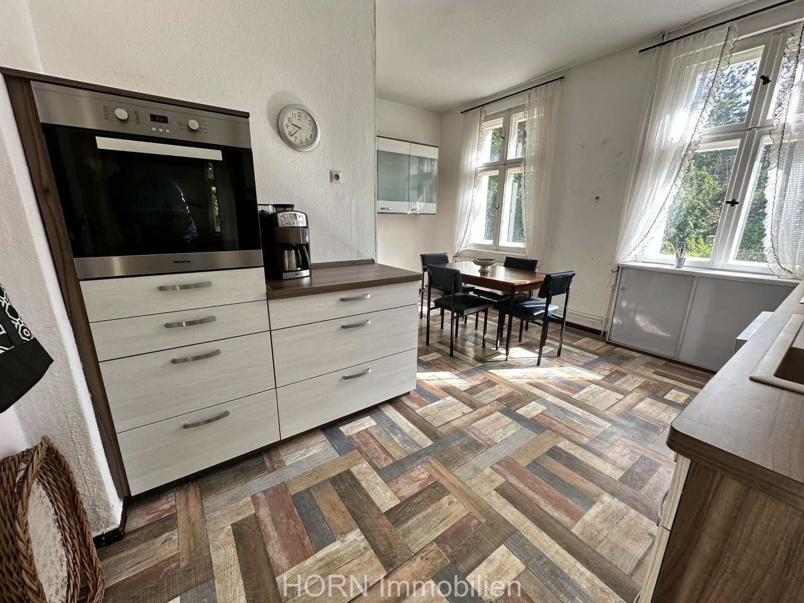 Malerisches Einfamilienhaus auf waldähnlichen Grundstück mit Zugang zum Rhin 