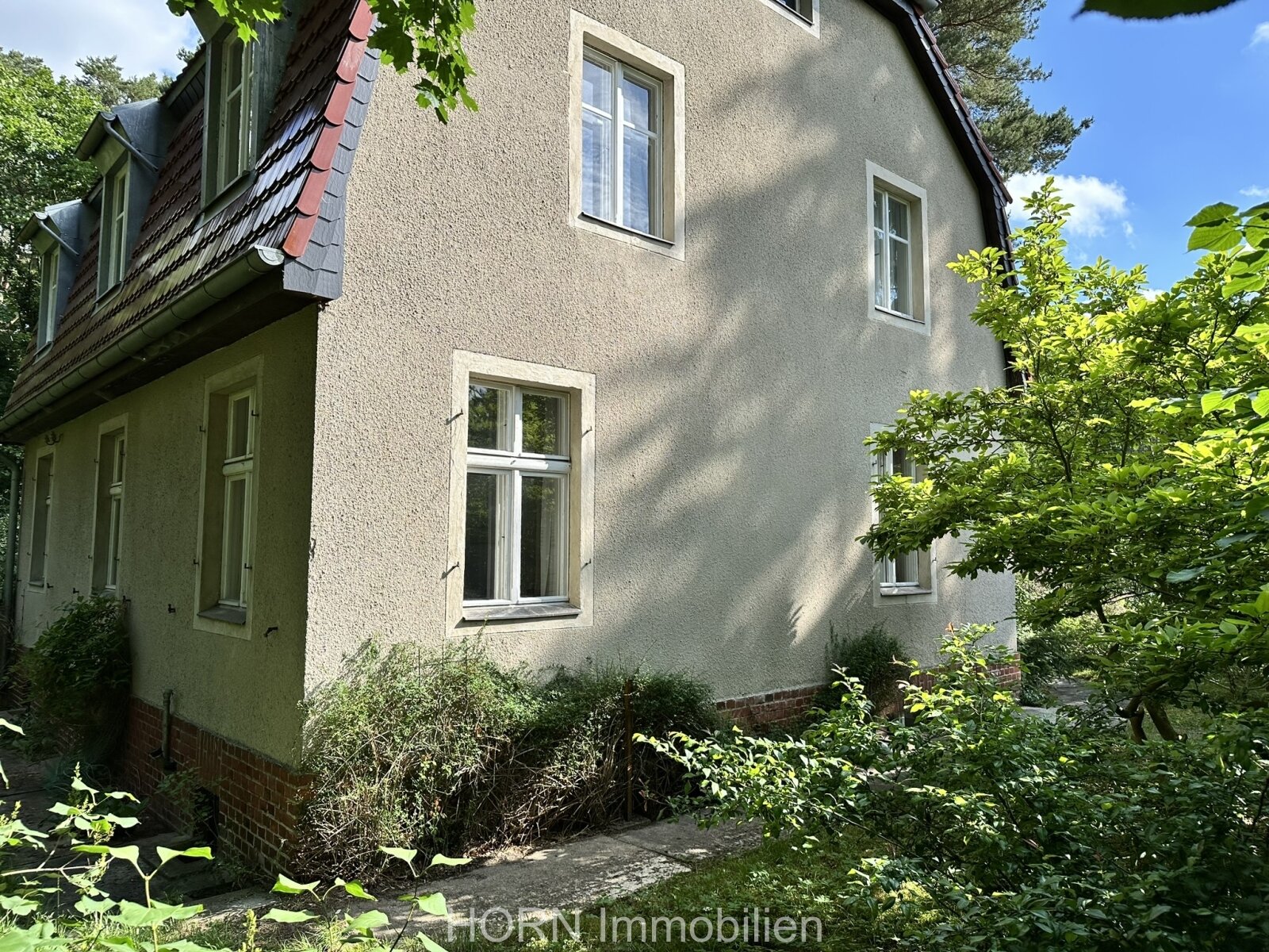Malerisches Einfamilienhaus auf waldähnlichen Grundstück mit Zugang zum Rhin 