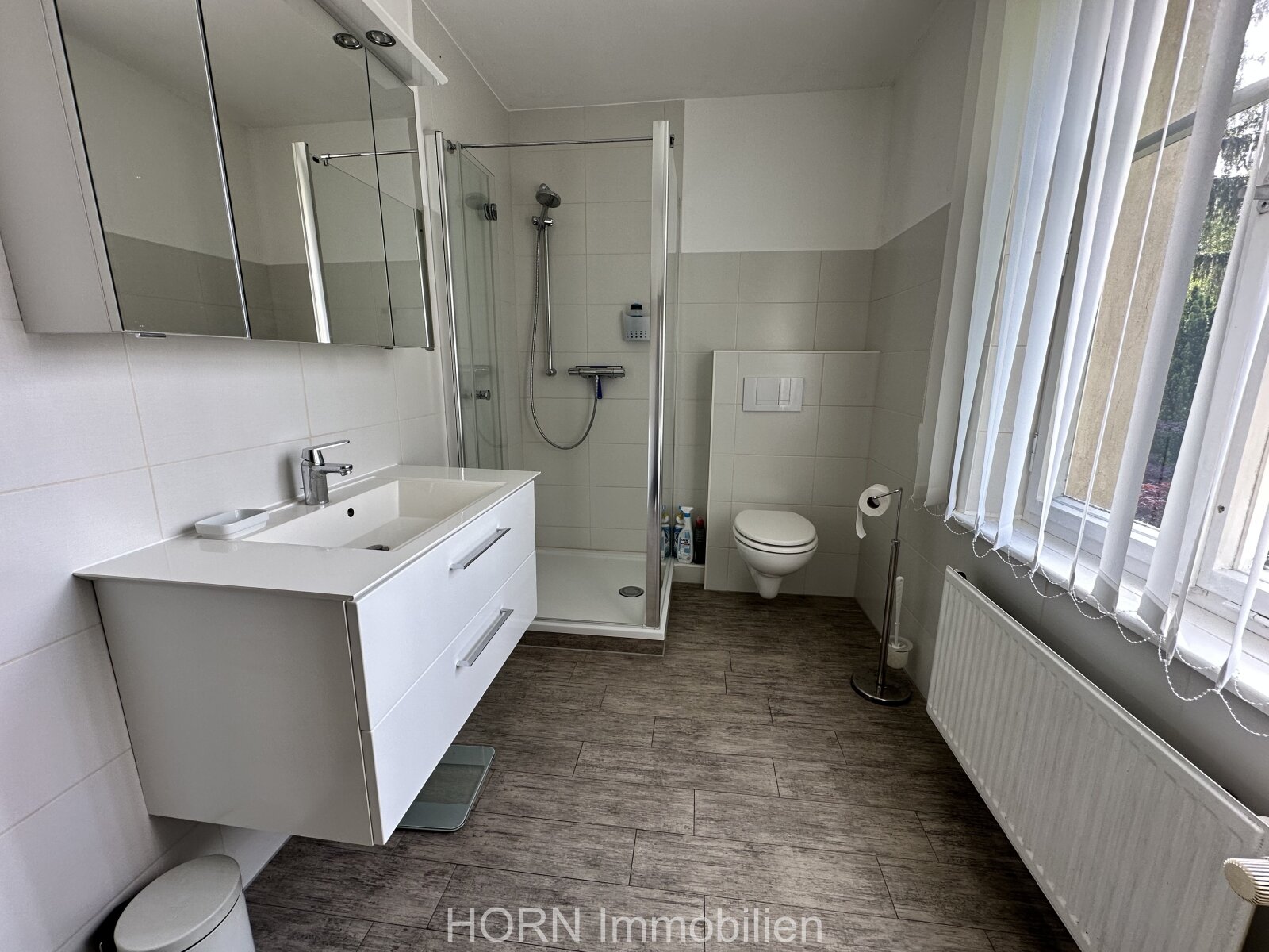 Malerisches Einfamilienhaus auf waldähnlichen Grundstück mit Zugang zum Rhin 