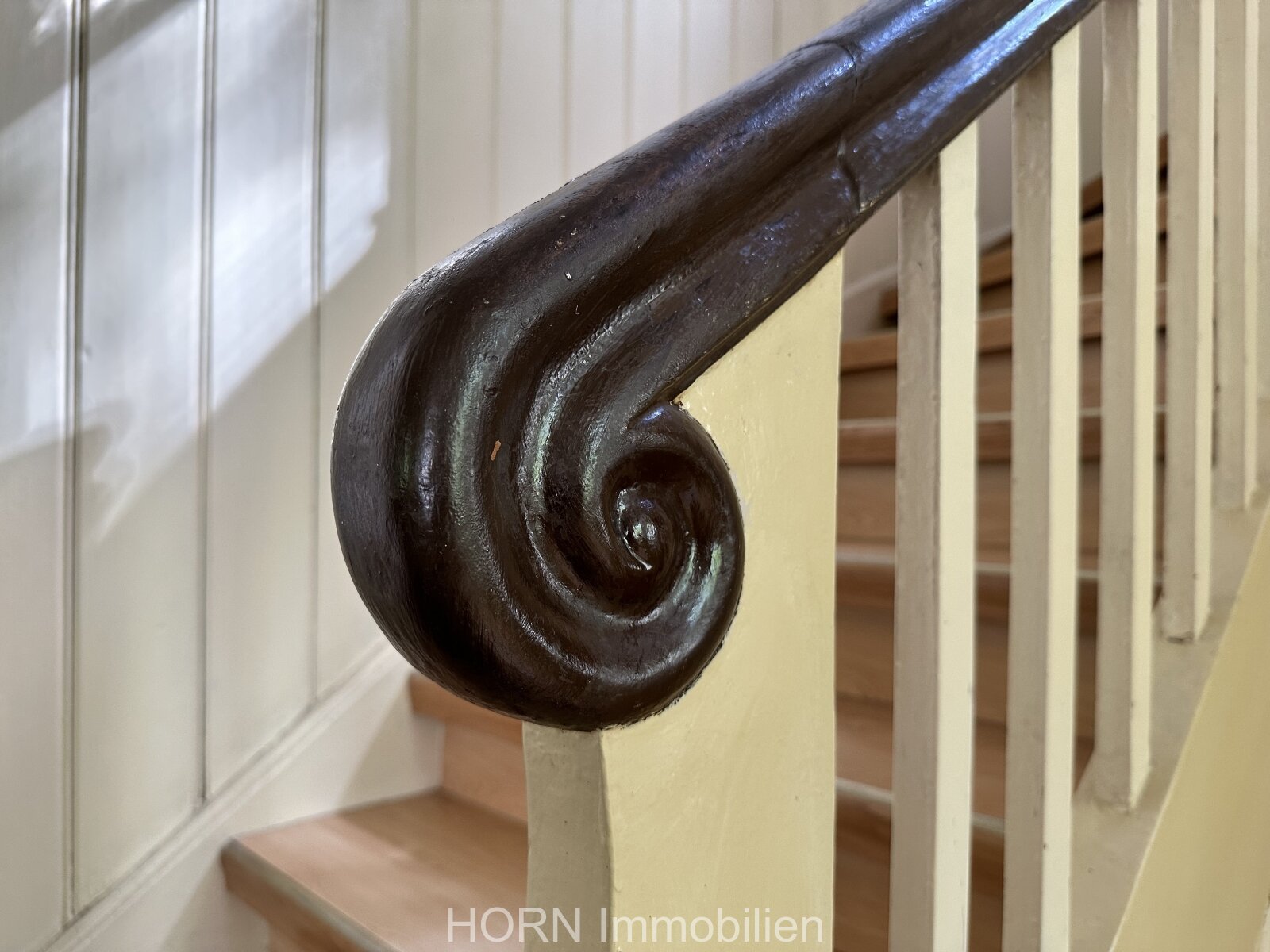 Malerisches Einfamilienhaus auf waldähnlichen Grundstück mit Zugang zum Rhin 