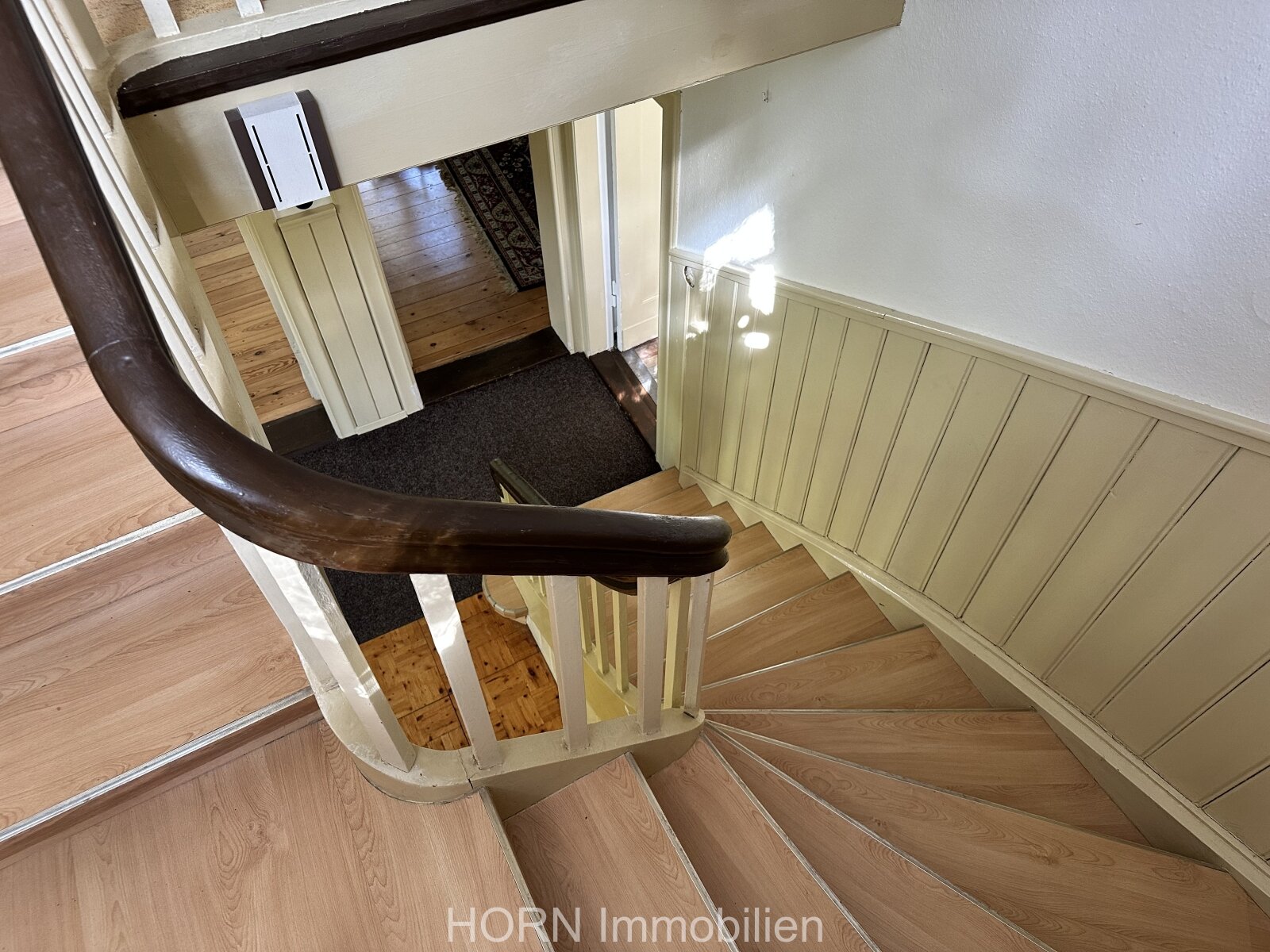 Malerisches Einfamilienhaus auf waldähnlichen Grundstück mit Zugang zum Rhin 