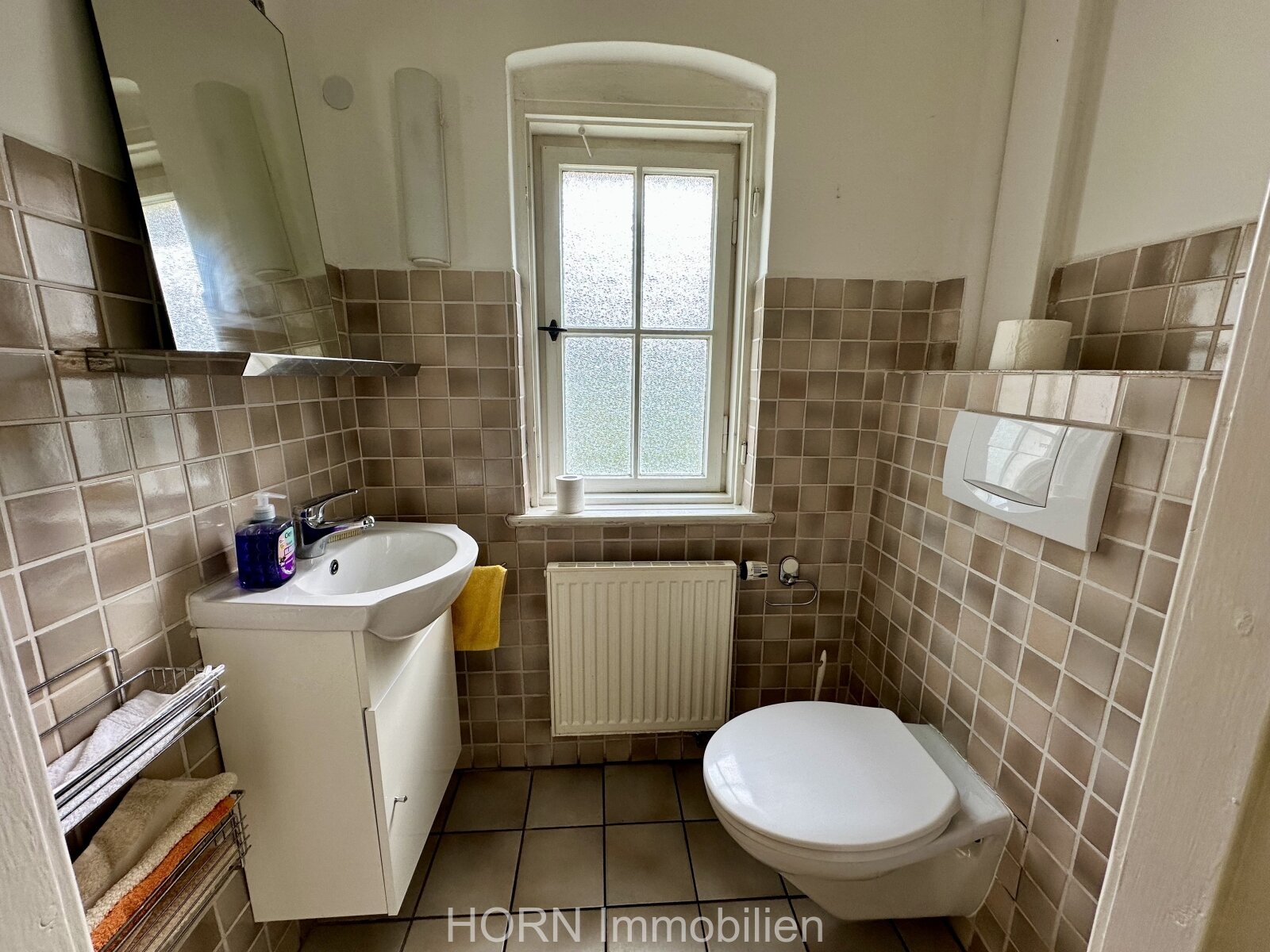 Malerisches Einfamilienhaus auf waldähnlichen Grundstück mit Zugang zum Rhin 