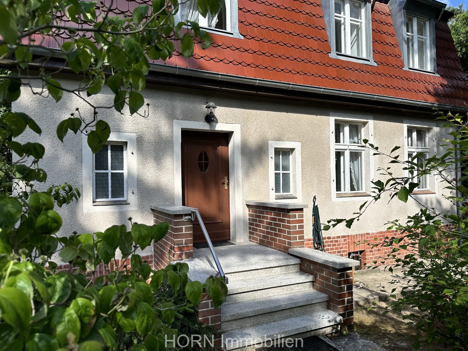 Malerisches Einfamilienhaus auf waldähnlichen Grundstück mit Zugang zum Rhin 