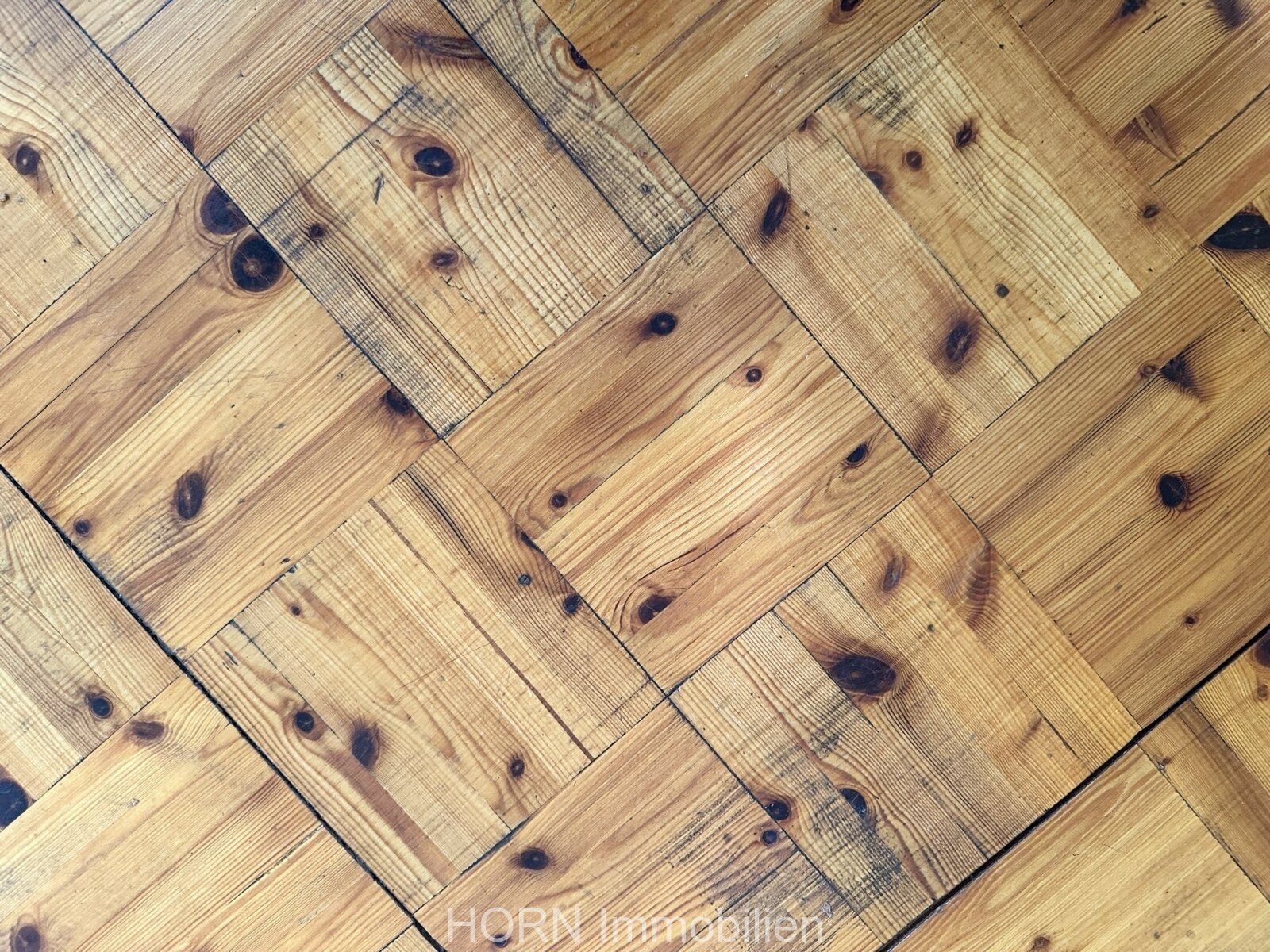 Malerisches Einfamilienhaus auf waldähnlichen Grundstück mit Zugang zum Rhin 