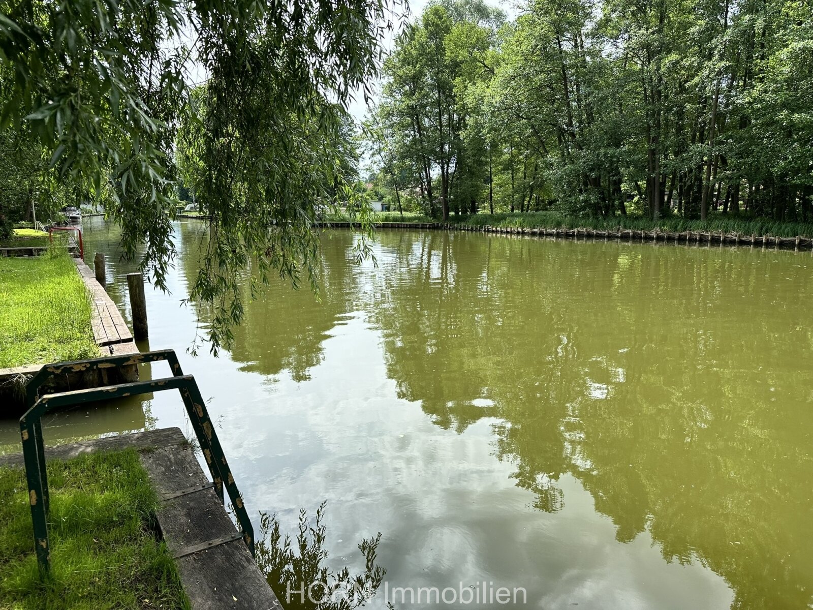 Malerisches Einfamilienhaus auf waldähnlichen Grundstück mit Zugang zum Rhin 