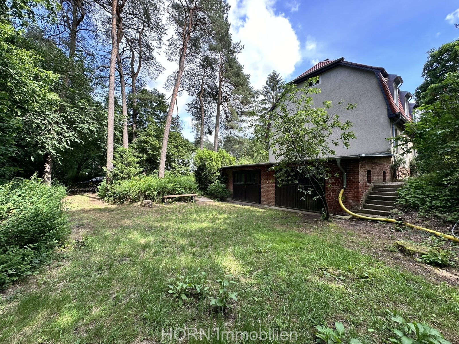 Malerisches Einfamilienhaus auf waldähnlichen Grundstück mit Zugang zum Rhin 
