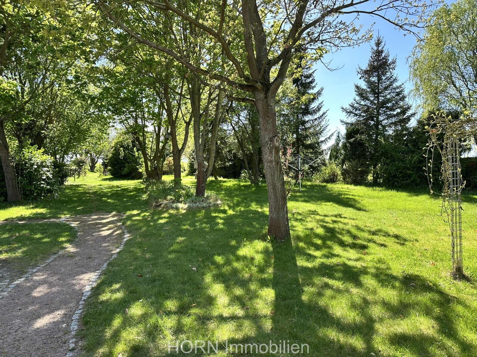 Doppelhaushälfte auf wunderschönem Grundstück nahe Fehrbellin