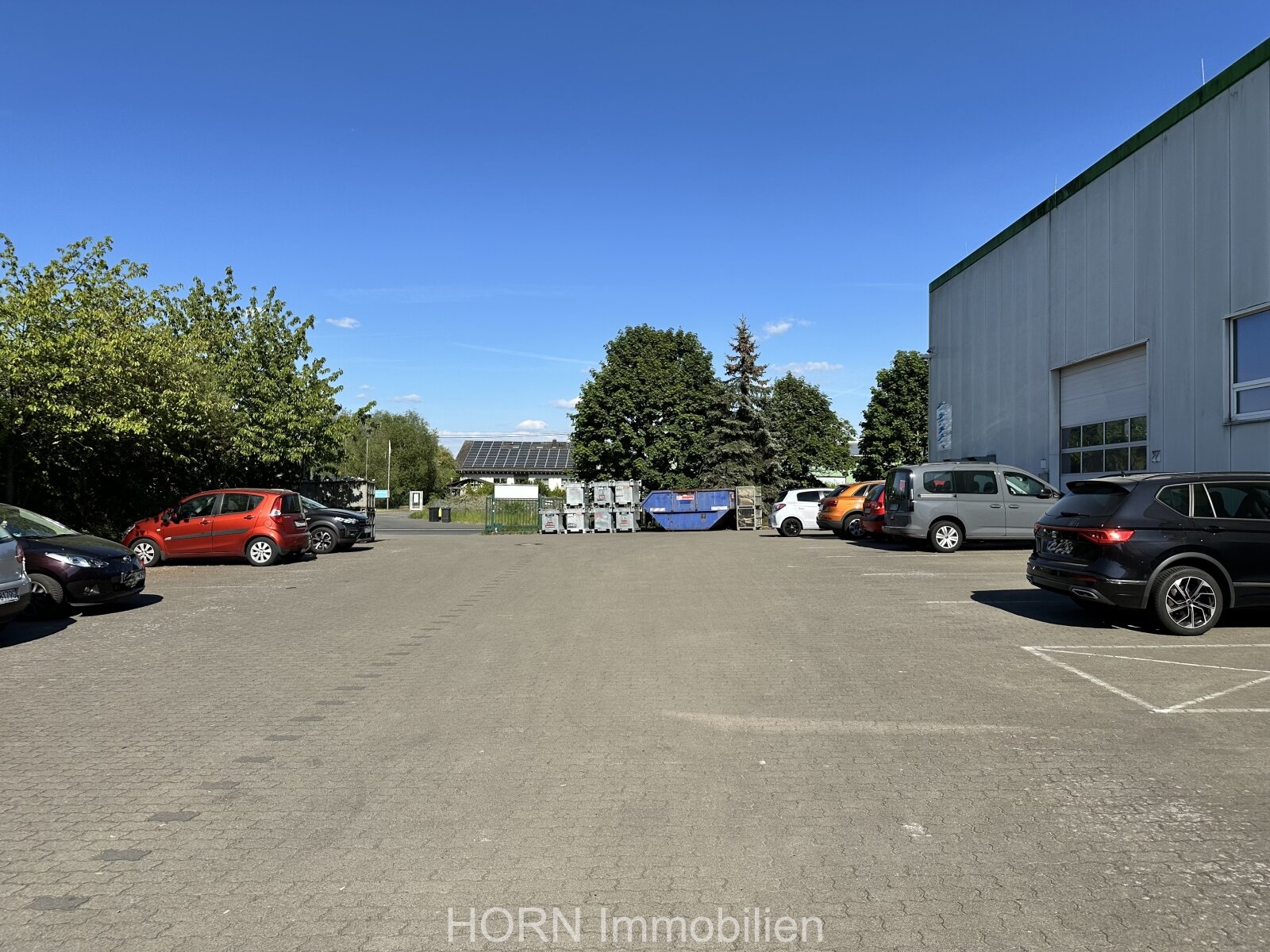 Hof mit Stellplätzen Hof mit Stellplätzen